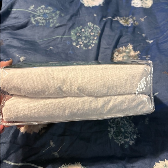 Allerease NIB Twin Waterproof Fitted Mattress Protector - Picture 2 of 5